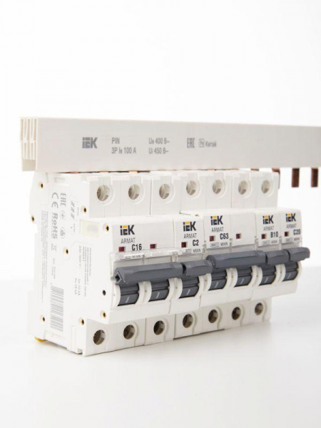 Изображение Шина соединительная PIN 1п 63А (дл.1м) IEK YNS21-1-063